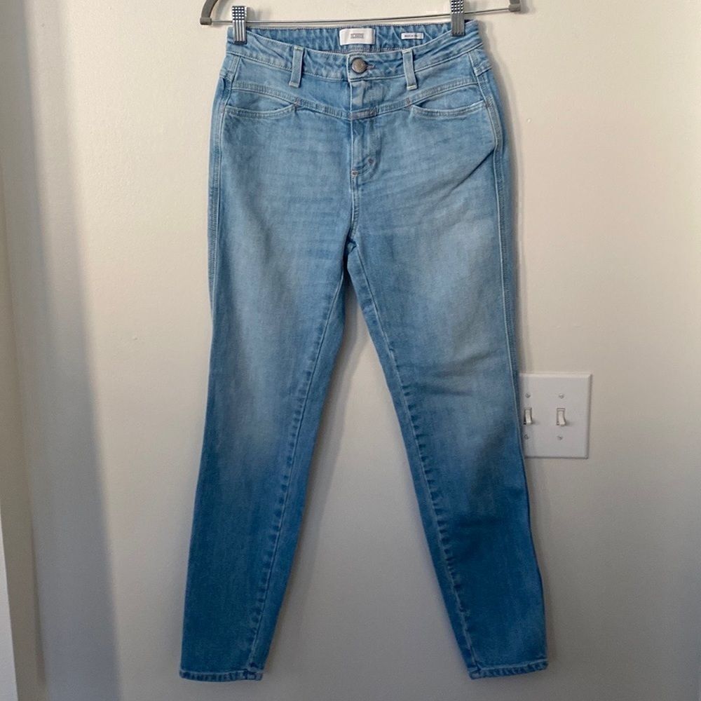 Closed Italian Light-washed Denim Jeans 26